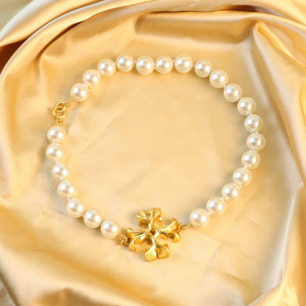 Tory Burch Matte Gold Logo Pearl Necklace Vintage Retro Classic Short